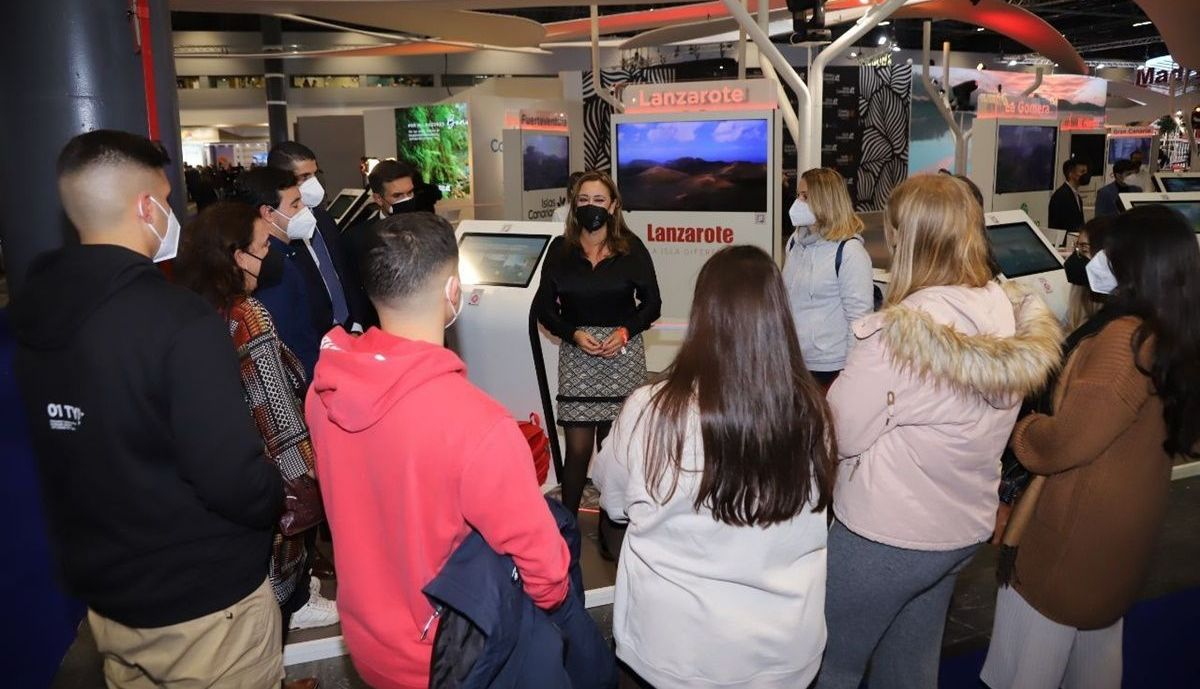 La Presidenta Del Cabildo Halaga En Fitur A Estudiantes Del Cifp Zonzamas