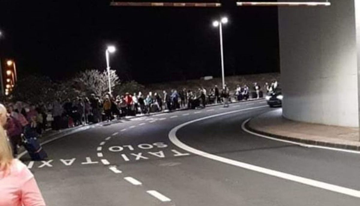 Las Colas Vuelven Al Aeropuerto Los Taxistas Aseguran Que Es Algo