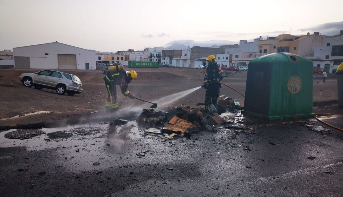 El Fuego Calcina Otro Contenedor En Arrecife