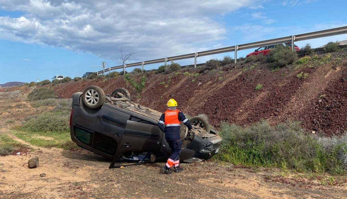 Herido tras salirse de la vía y volcar en la LZ 2 a la altura de la