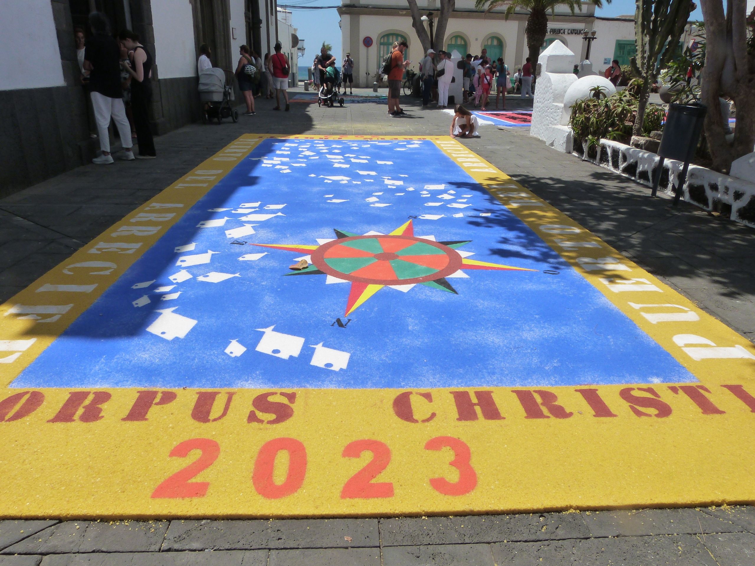 Las Alfombras De Sal Engalanan Las Calles De Arrecife Por Corpus Christi