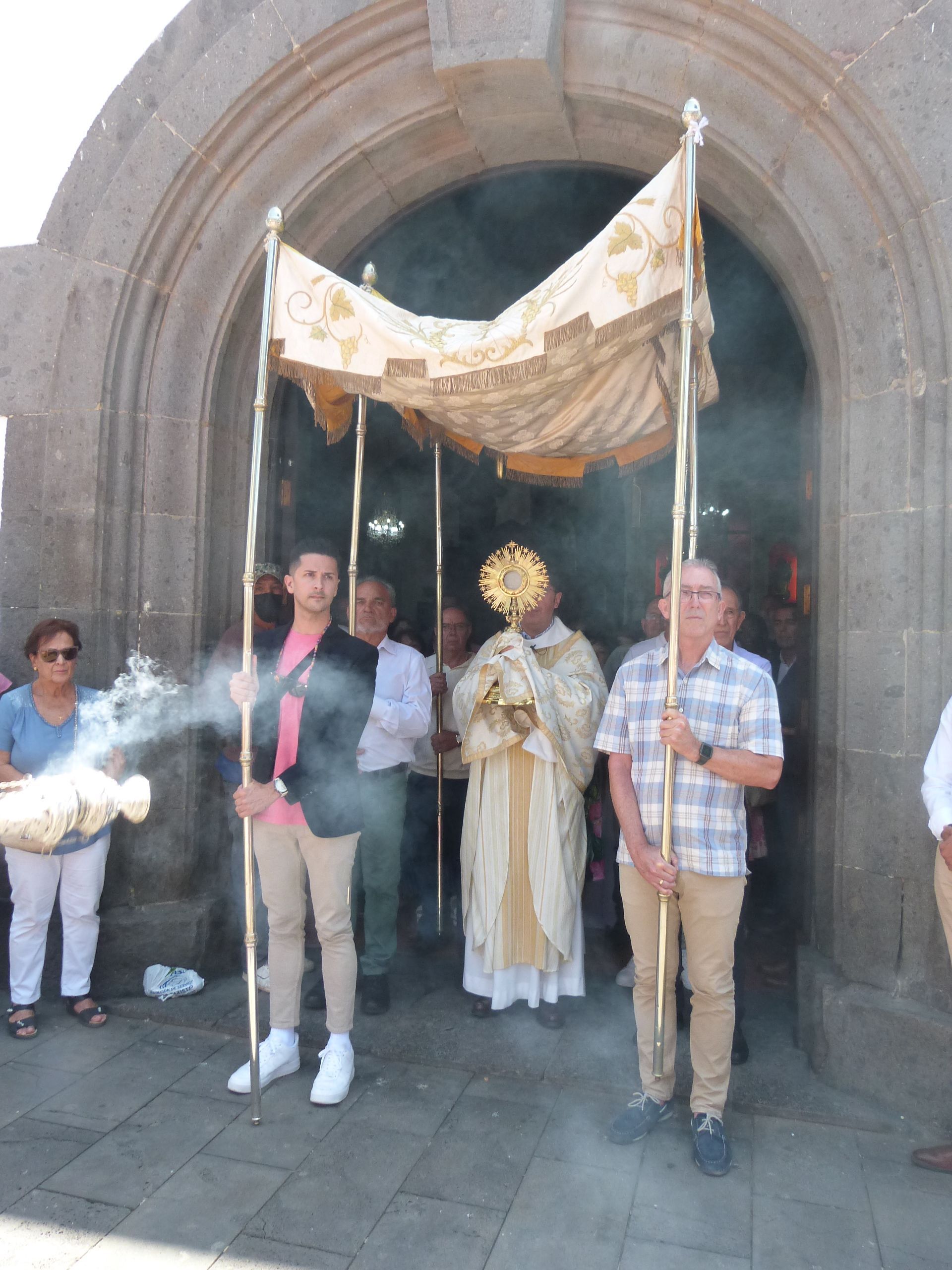 Las Alfombras De Sal Engalanan Las Calles De Arrecife Por Corpus Christi