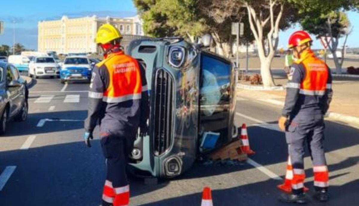 Herida Leve Tras Volcar Su Coche En Arrecife