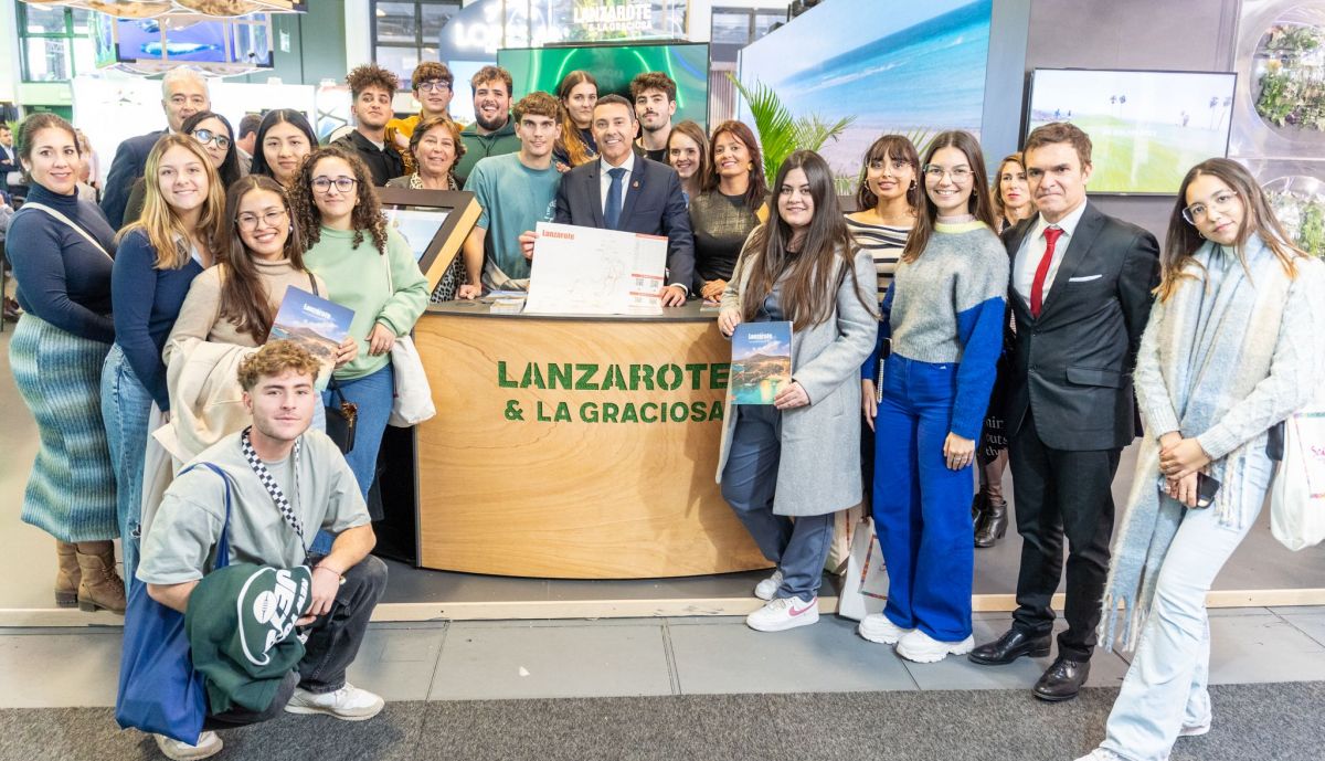 Alumnado De La Escuela De Turismo De Lanzarote Visita El Puesto De La