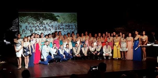 Los alumnos de Enfermería celebran su graduación en los Jameos del Agua