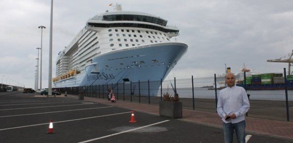 Más de 8.000 cruceristas atracan en Arrecife en dos buques emblemáticos