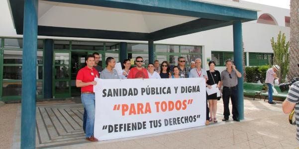 Trabajadores de la sanidad protestan por la "saturación" de las urgencias