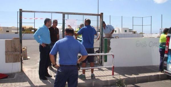 Teguise inicia obras de "mejora, acondicionamiento y reparación" de sus principales canchas deportivas