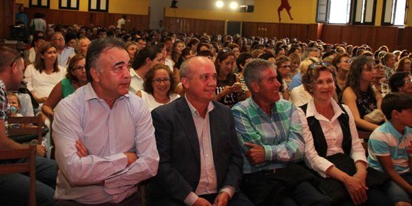 Tías reconoce a la familia Cabrera Medina y al profesor Juan Cruz por sus aportaciones a la sociedad