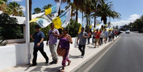 Una "tibia" marcha por Puerto del Carmen inicia la cadena de actos previstos por Intersindical para exigir empleo digno