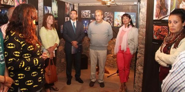 El Museo de la Piratería inaugura la nueva sala Piratas de Papel, que alberga 59 ilustraciones