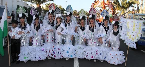 El alcalde de Teguise felicita a las Chicavillas por su presentación carnavalera