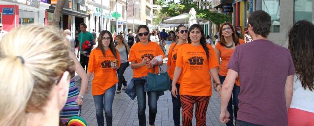 Lanzarote se une a la marea naranja para protestar por los recortes en servicios sociales, que están en peligro de extinción