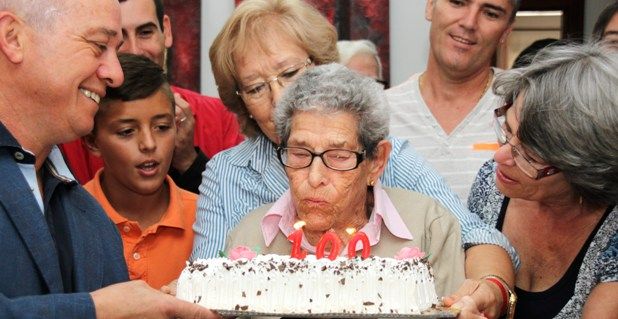 Doña Agapita González, la abuela de Tías, celebró sus 100 años de edad