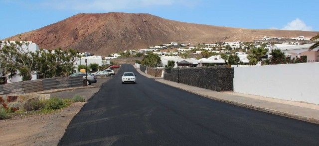 Comienza el asfaltado de calles en el plan parcial Montaña Roja de Playa Blanca