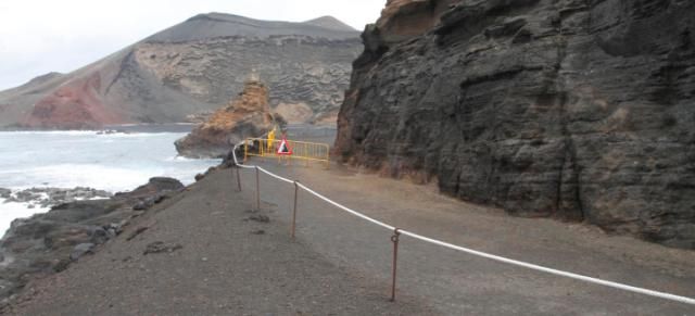 El Cabildo cerrará al tráfico desde este martes el aparcamiento del Charco de Los Clicos por el elevado riesgo de desprendimientos