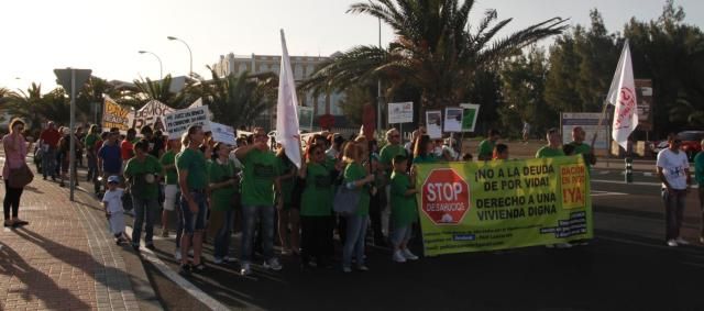 La Plataforma por la Hipoteca de Lanzarote sale a la calle para denunciar el genocidio financiero