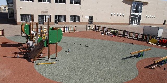 El parque infantil de Argana Alta por fin tiene columpios y juegos para los niños