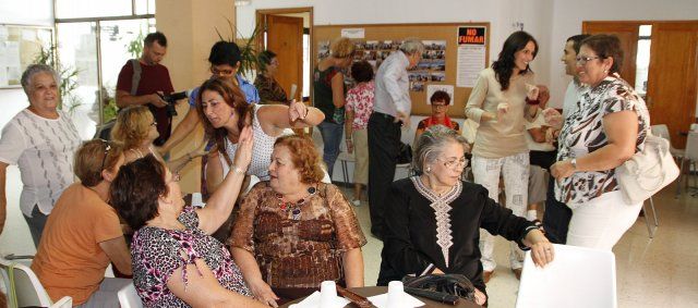 Más de 200 personas disfrutaron de un baile-merienda en Arrecife con motivo del Día Internacional de las Personas Mayores