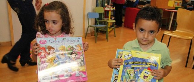 Devoradores de libros con sólo 5 años: En la biblioteca veo a niños malhumorados, pero mis hijos están contentos ahí"