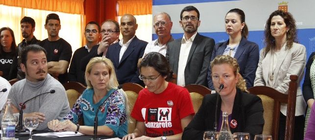 Lanzarote prepara nuevos actos de protesta contra el petróleo, cuando se cumple un mes de la multitudinaria manifestación del 24-M