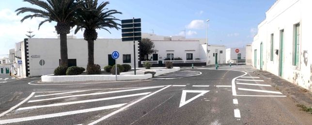 San Bartolomé habilita un tramo de doble sentido en la calle Rubicón para mejorar el tráfico rodado de la localidad