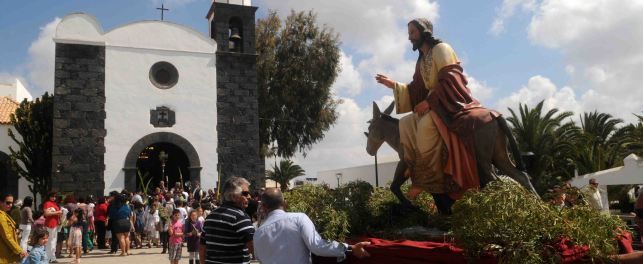 El Señor de la Burrita vuelve a salir en procesión en San Bartolomé tras casi 30 años de ausencia