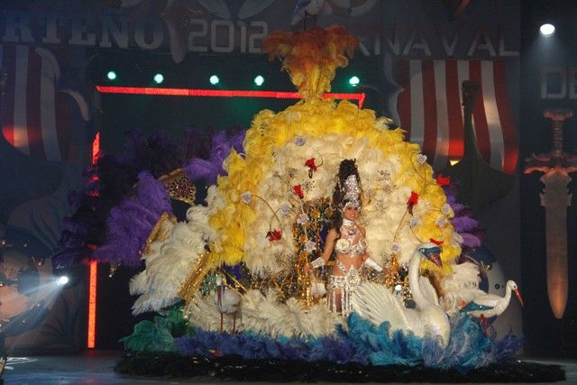 Norma Davinia González, con la fantasía Volando al Carnaval, Reina del Carnaval de Arrecife