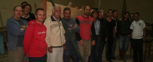 Un curso del Ayuntamiento de Teguise promueve la construcción artesanal de un bote de cinco metros