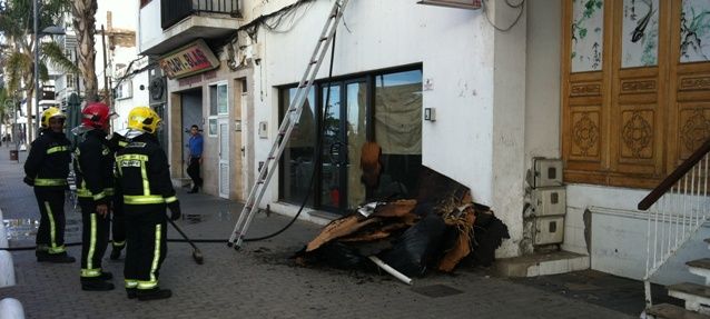 Se incendia un local comercial en Arrecife