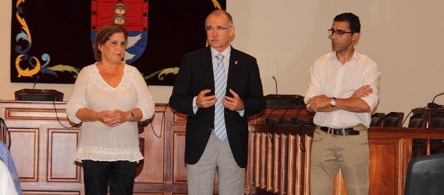 Los empresarios de Arrecife responden "favorablemente" a la iniciativa del Ayuntamiento de abrir  los sábados por la tarde