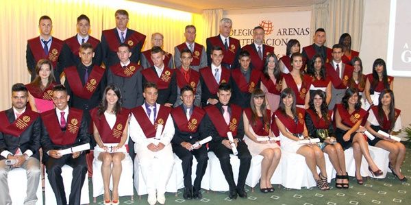 Calurosa graduación de la XIV Promoción del Colegio Arenas Internacional