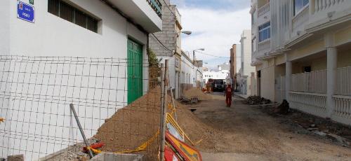 Vecinos de calle Perú se quejan de que el Ayuntamiento está ampliando las aceras sin dejar aparcamientos