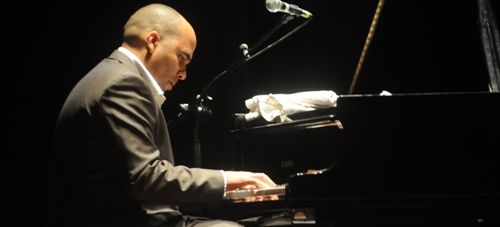 Daniel Amat llena de buena música y de gran ritmo el teatro de San Bartolomé