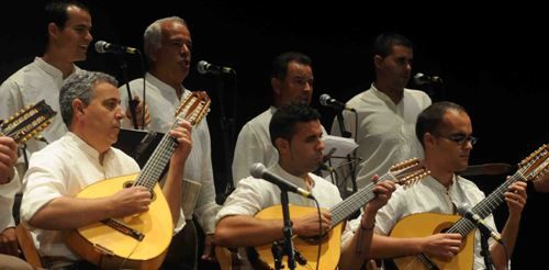 Tahod llena el Teatro de San Bartolomé en una noche dedicada al folclore