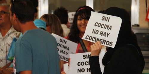 Los alumnos de restauración del IES Zonzamas protestan para reclamar la instalación de una cocina