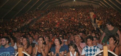 Un público entregado abarrota el I Festival del Humor Canario