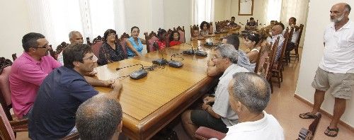 Los niños de Tinduf visitan el Cabildo de Lanzarote