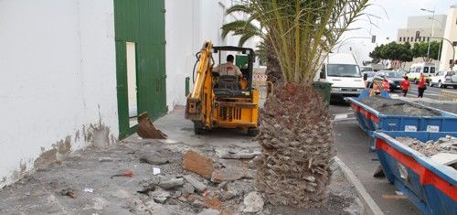 Las obras del Plan E bloquearon puertas de la Ciudad Deportiva y han obligado a levantar de nuevo las aceras