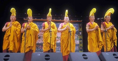 Los Monjes Tibetanos inundaron de música, cantos y danzas del Tíbet el Teatro de San Bartolomé