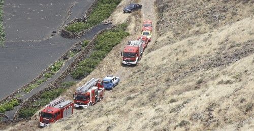 Muere un hombre al caer con su vehículo por una ladera de 40 metros