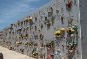 Ciento sesenta nichos del cementerio de San Román están inacabados