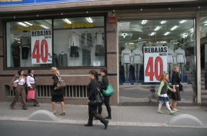 Los empresarios se centran en las rebajas para solventar los "raspados" resultados de las Navidades