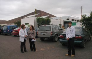 Noventa placas solares calentarán el agua del matadero insular