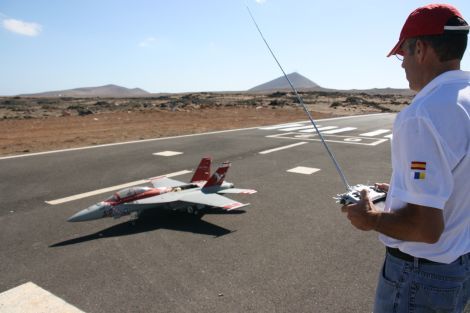 El cielo de Lanzarote se llena de acrobacias aéreas