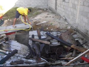 Incendio en una parcela de Caleta de Sebo