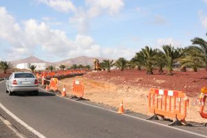 Un carril de incorporación intentará disminuir la siniestralidad en el cruce de Costa Teguise