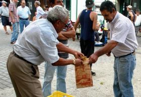 La uva se manifiesta en la calle Real