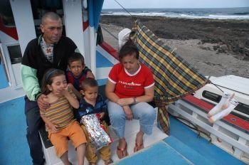 Inés Rojas asegura que la familia del barco de La Santa ha recibido atención