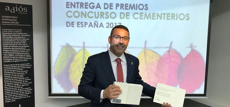 Teguise recoge el galardón a la mejor iniciativa medioambiental nacional por su cementerio